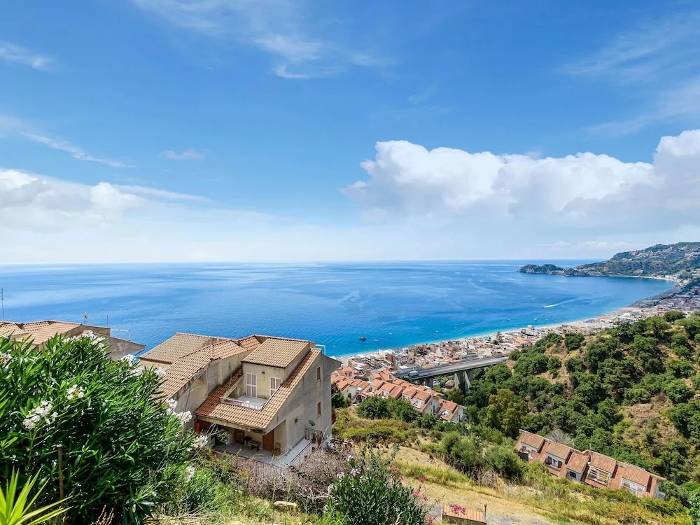 Stunning Holiday Home in Letojanni near Sea