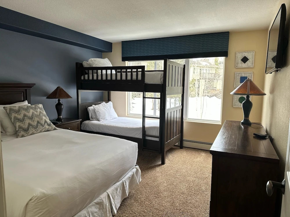 New Listing! Beautiful Frisco Condo With Lake Views! 2 Bedroom Condo by RedAwning