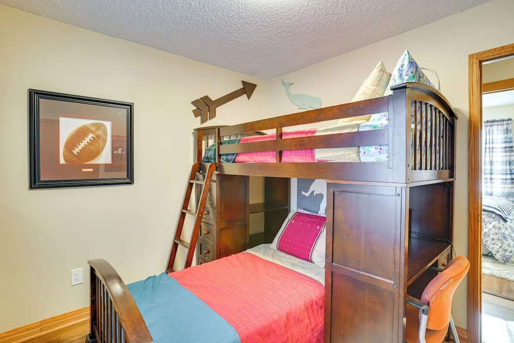 Charming Savage Home w/ Yard: 18 Mi to Minneapolis