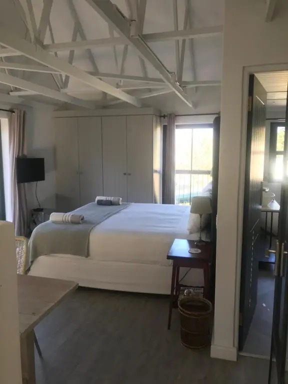 Comfortable Room with Large en Suite Bathroom