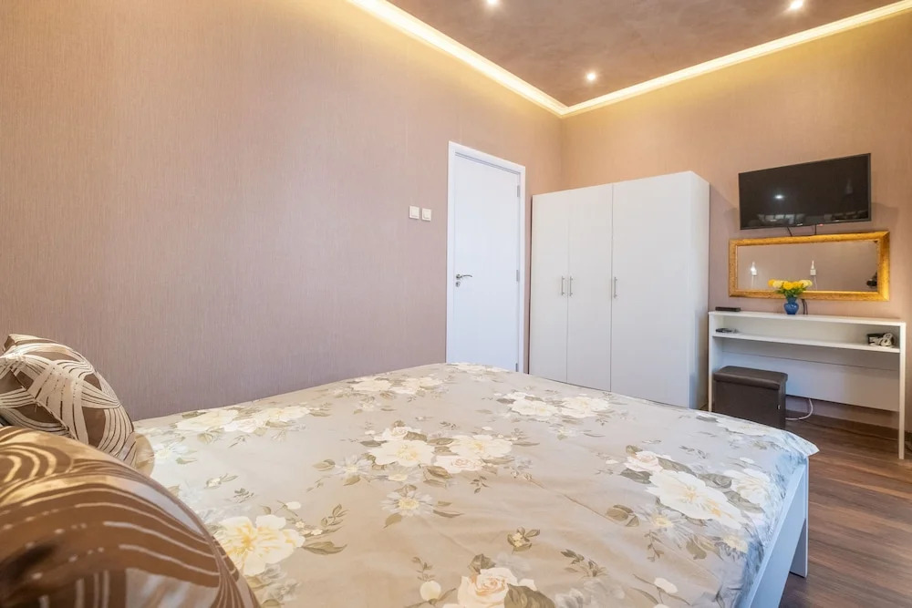 FM Deluxe 1-BDR Apartment  - Feel Sofia