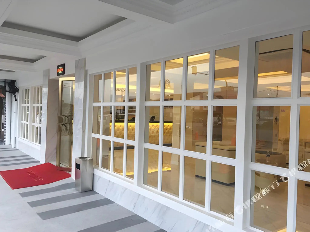 Ritzton Hotel
