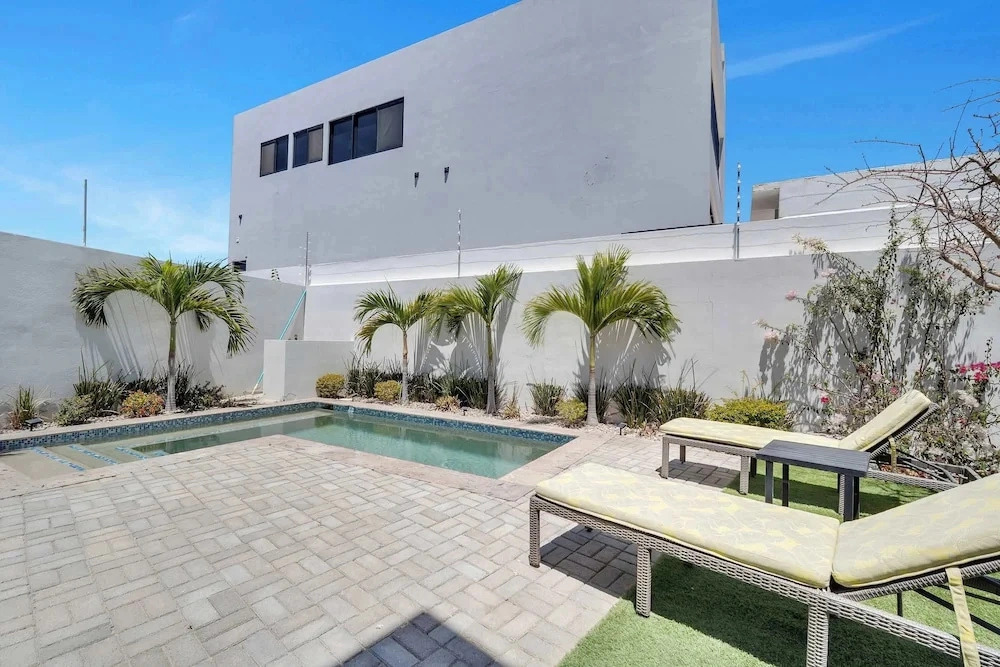 Stunning & Beautiful House With Private Pool