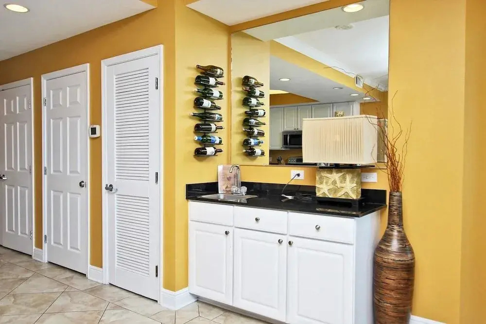San Carlos 1509 - 3 Br condo