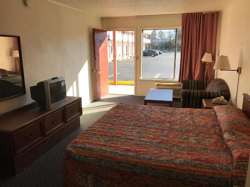 Flagship Inn