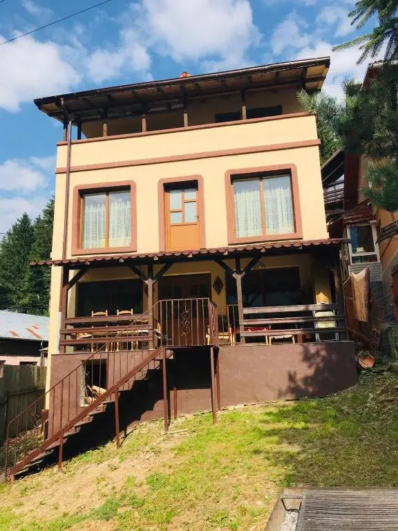 B House Bușteni