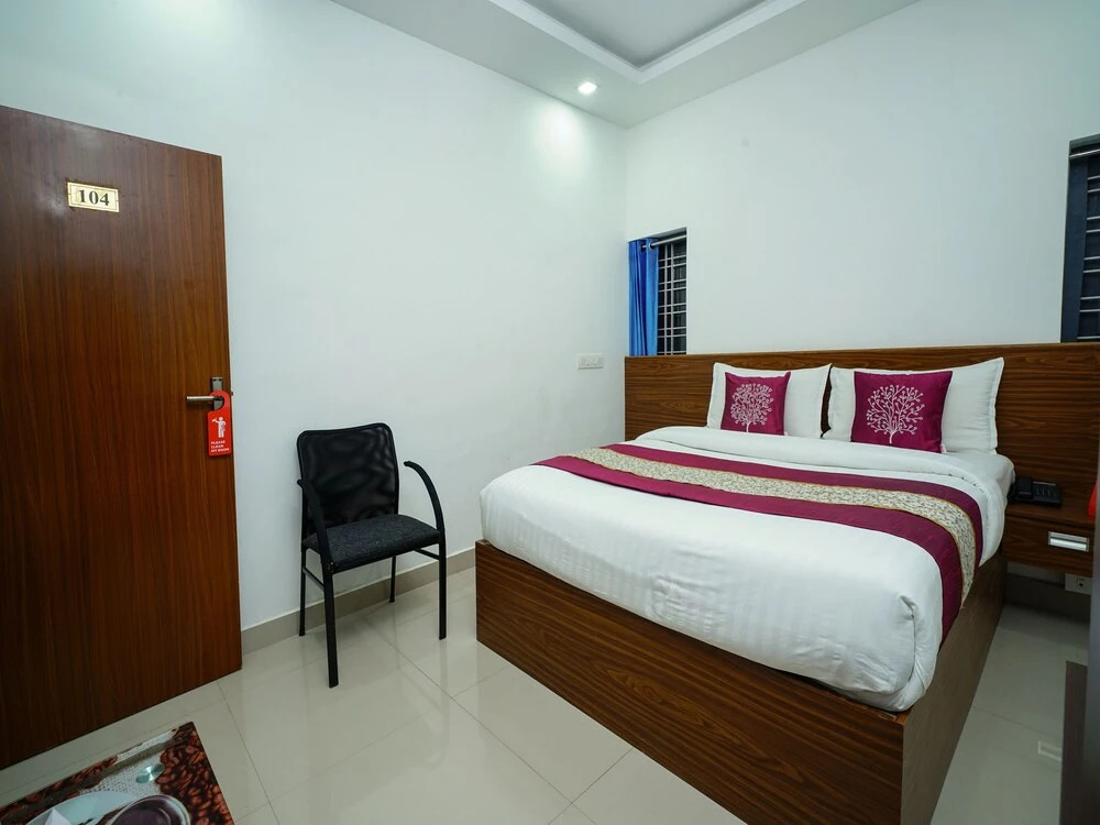 OYO 14841 Indra Holiday Home