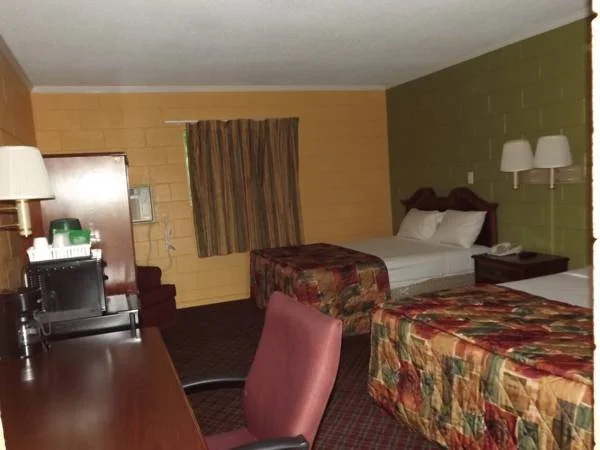 Deluxe Inn - Kenly