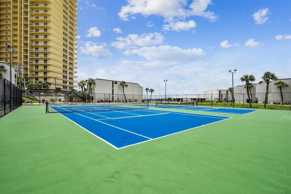 Sugar Beach A6-Lovely 4 bedroom 3 bath Condo. Sleeps 11. Free Beach Chairs 2021! 4 Condo by RedAwning
