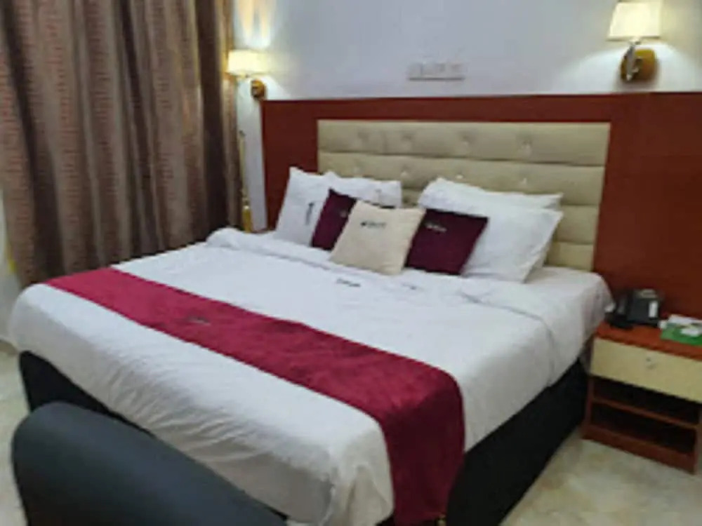 Time Oak Hotel and Suites Royale