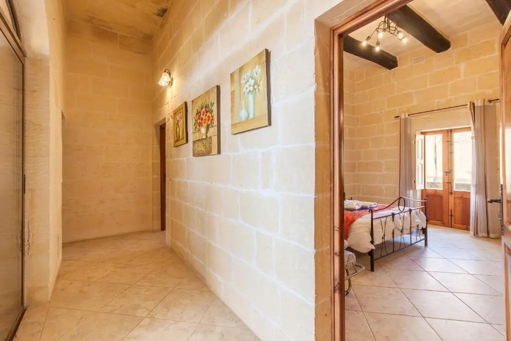 Centre Island Gozitan Farmhouse & Pool - Happy Rentals