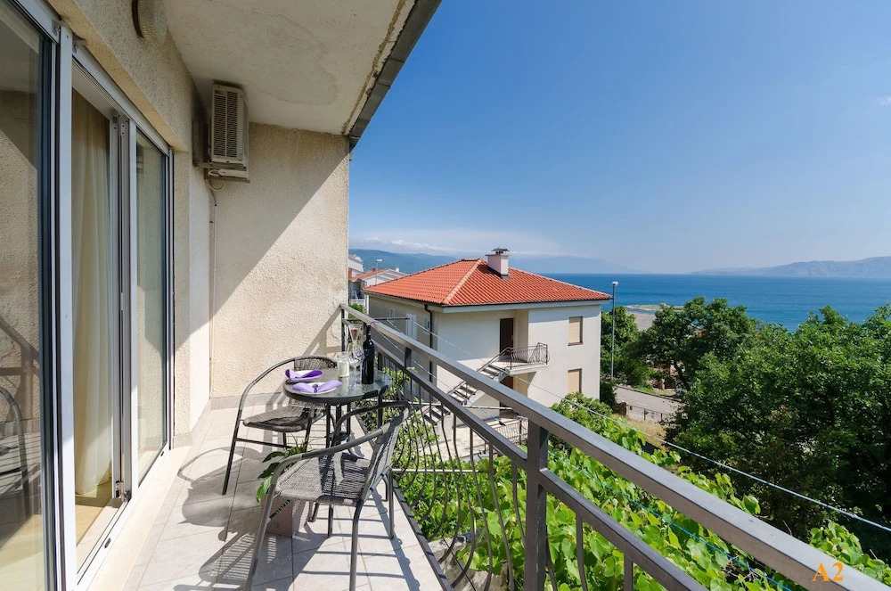 Apartments and Room Drazen