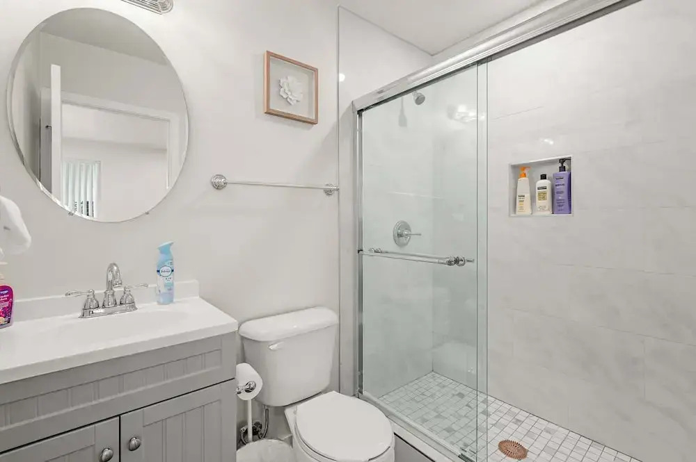 Stylish Home w Free Parking Near LA Hotspots 8