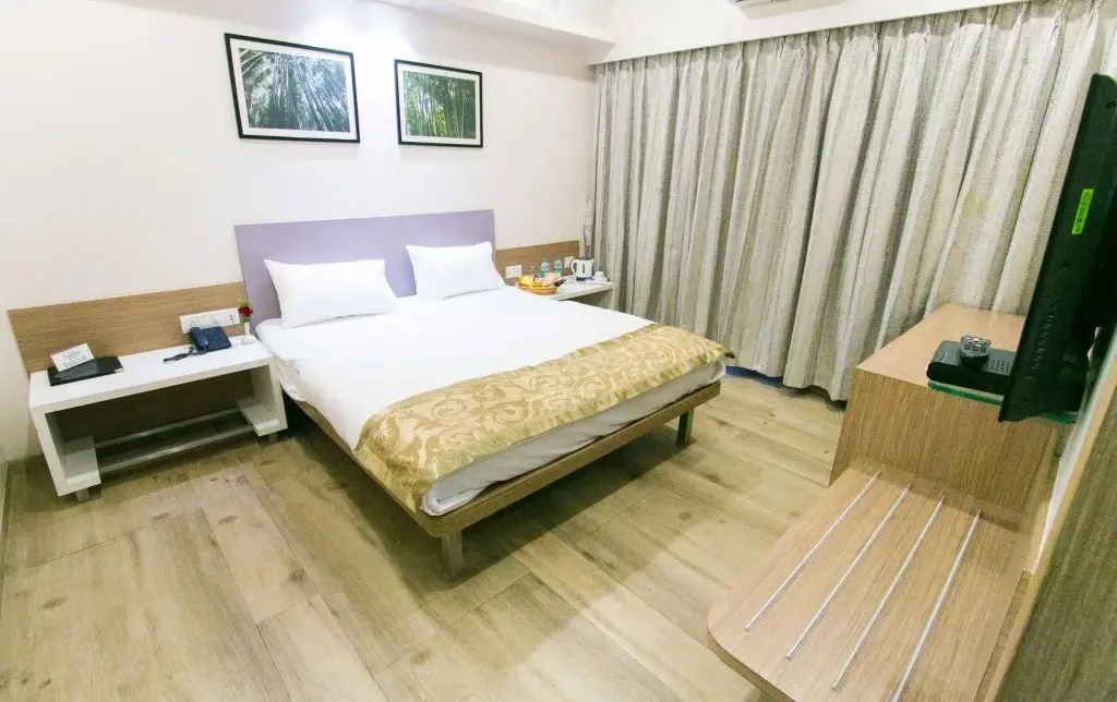 Seasons Hotel