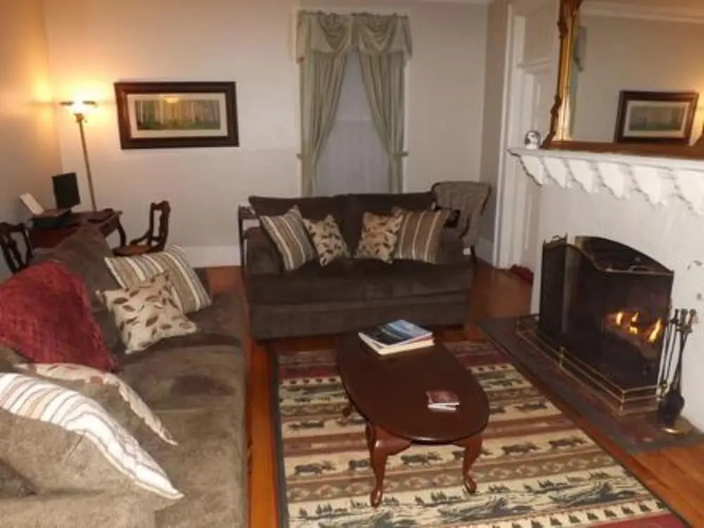 Geyser Lodge