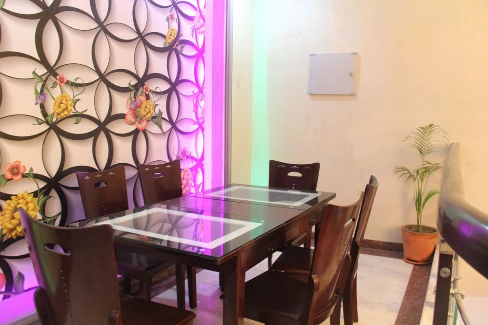 OYO 4096 Hotel Divyanshi