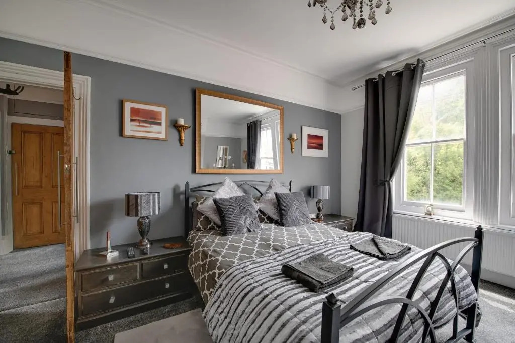 Beautiful spacious Victorian flat Central Southsea