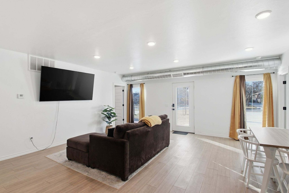 Modern 2br Near Downtown Okc 2 Bedroom Home