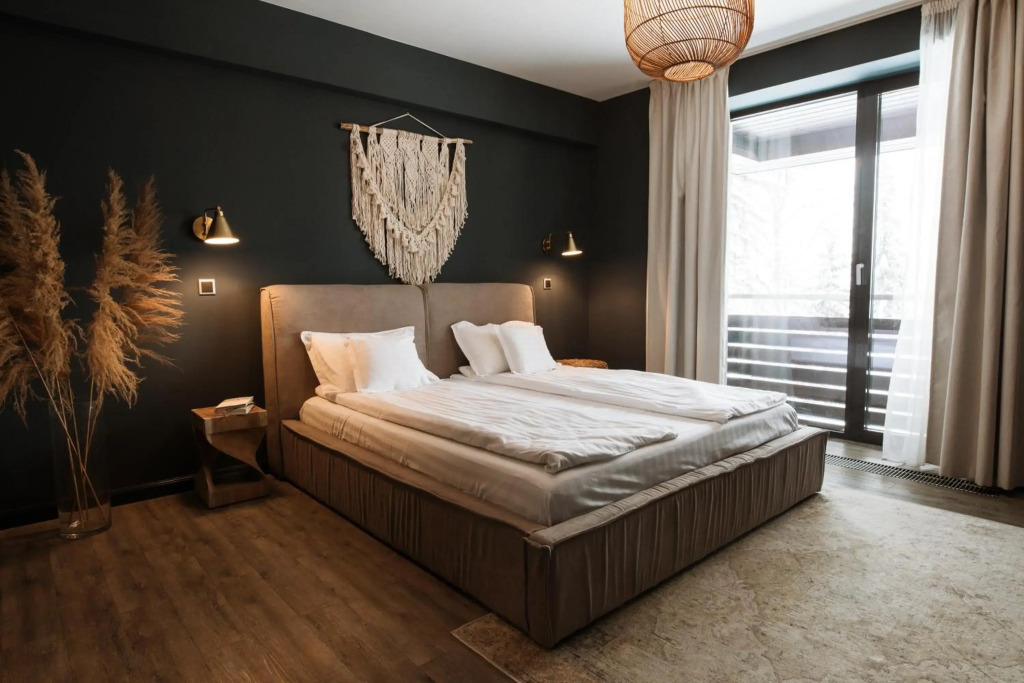 Silver Pine Apartment
