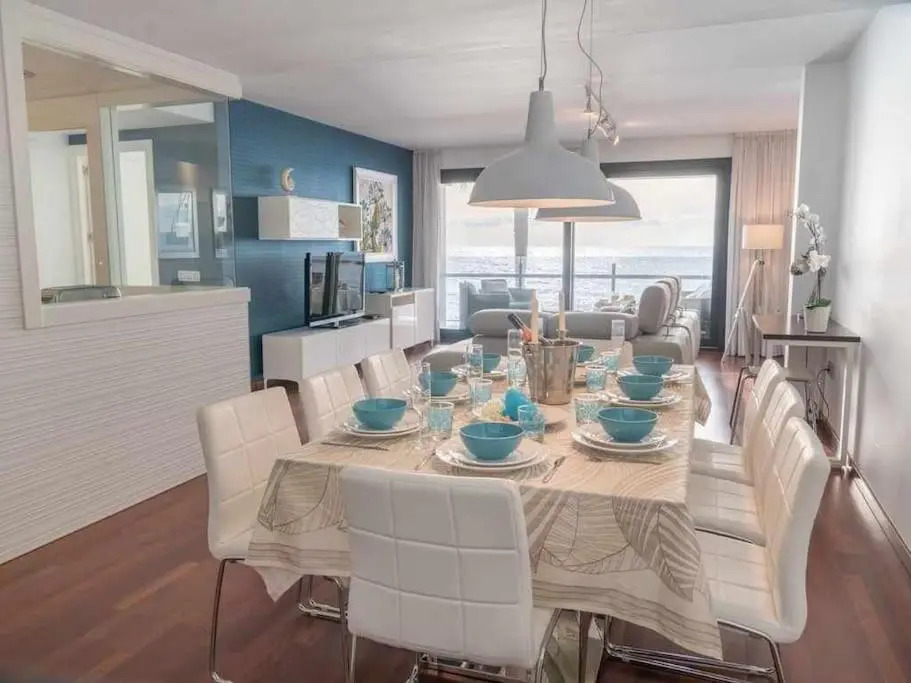Lujoso apartamento a 1a línea del mar