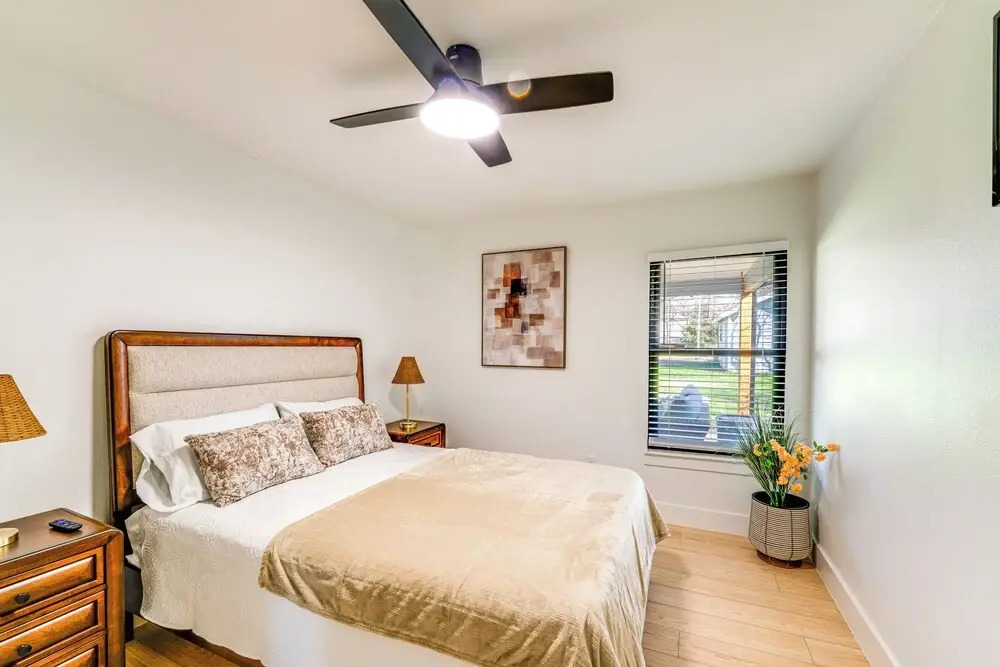 Stylish Irving Retreat w/ Patio & Fire Pit