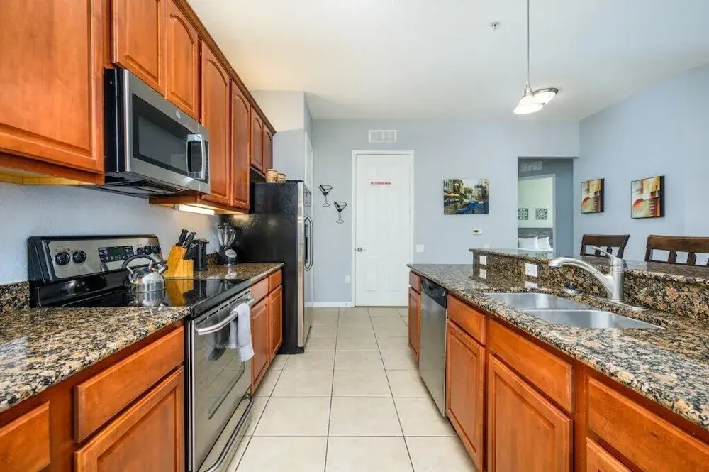 Epic Universe New Listing! Lakeview Condo, Vista Cay - 1017