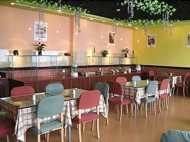 Home Inn Jinghong Xishuangbanna peacock Lake Civil Aviation