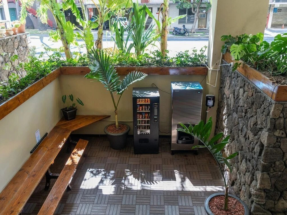 Remodeled Studio With Panoramic Mountain Views!