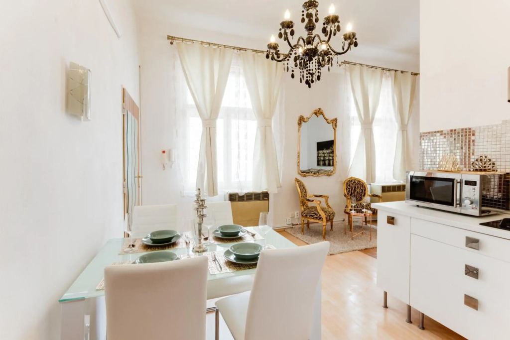 Old Town Royal Apartment With Giant Terrace