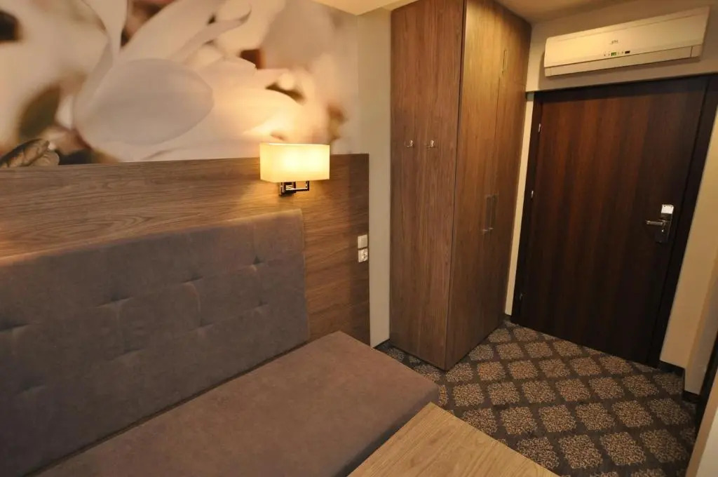 Pass Hotel