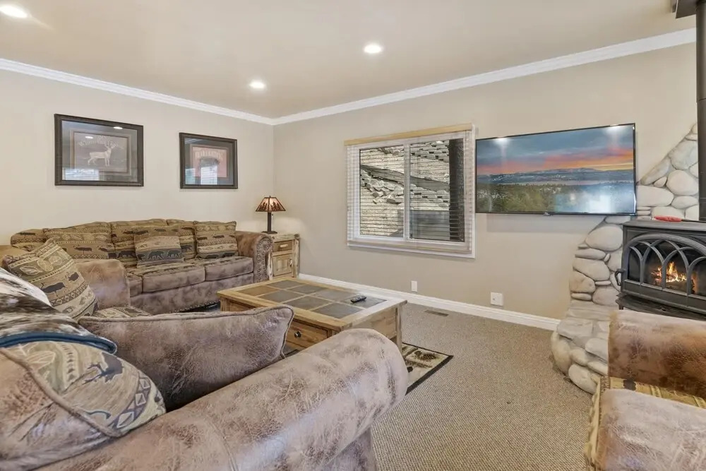 31 - Serenity Pines 4 Bedroom Home by Redawning