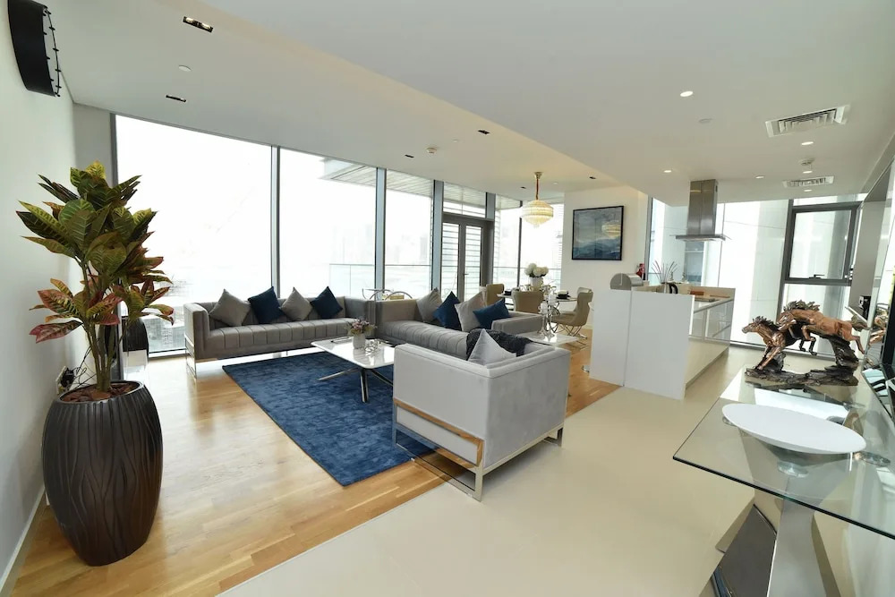 4BR Apt on Bluewater Island