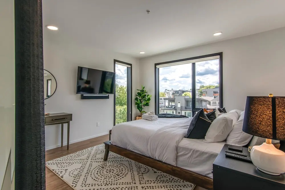 Illume Chic Music City Hideaway Huge Balcony 1 Bedroom Condo