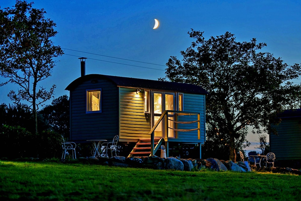 Tranquil Shepherds Hut With Stunning Views, No Deposit