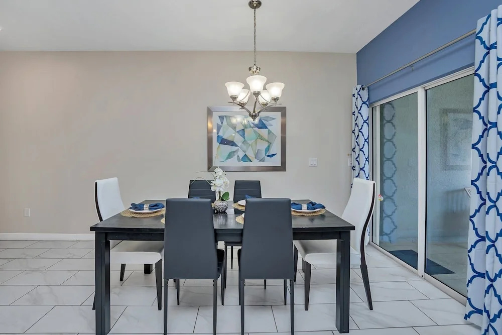 Spacious and Luxurious Home With Splash Pool, Close to Disney #4st804