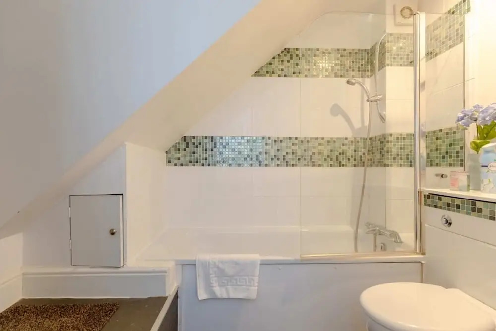 Radiant and Roomy 2BD Flat - Fulham!