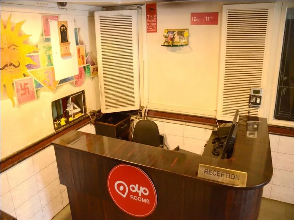 OYO 1216 Hotel New White House