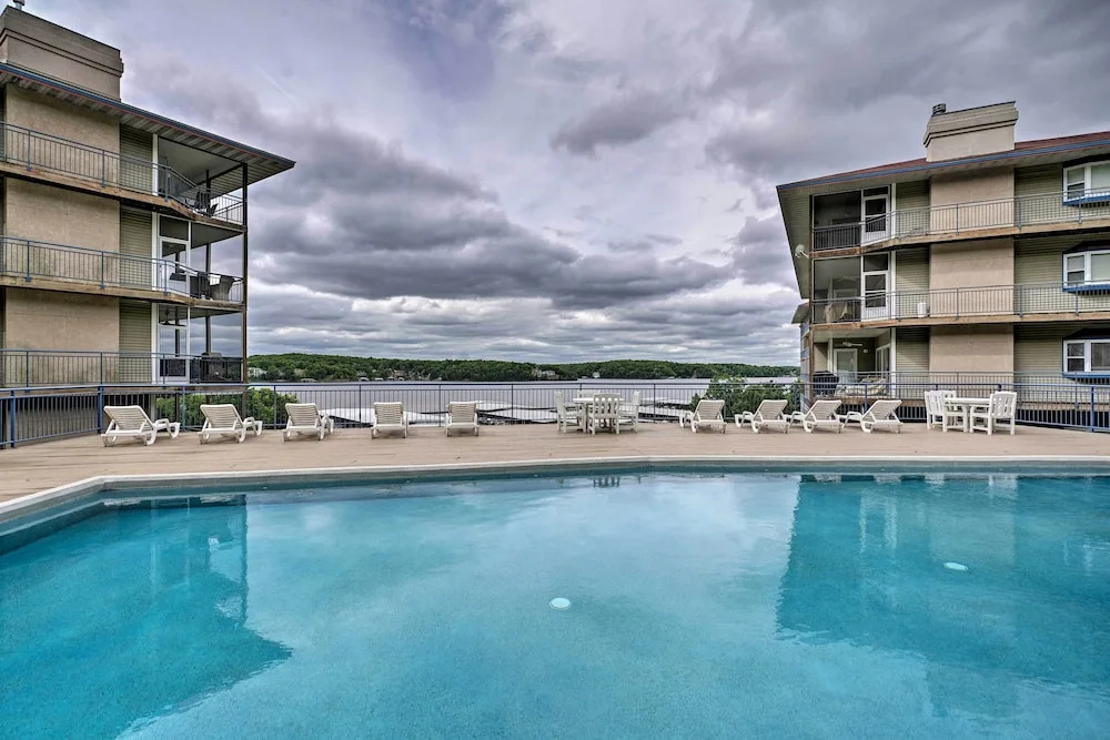 Pool Access + Private Deck: Lake Ozark Retreat