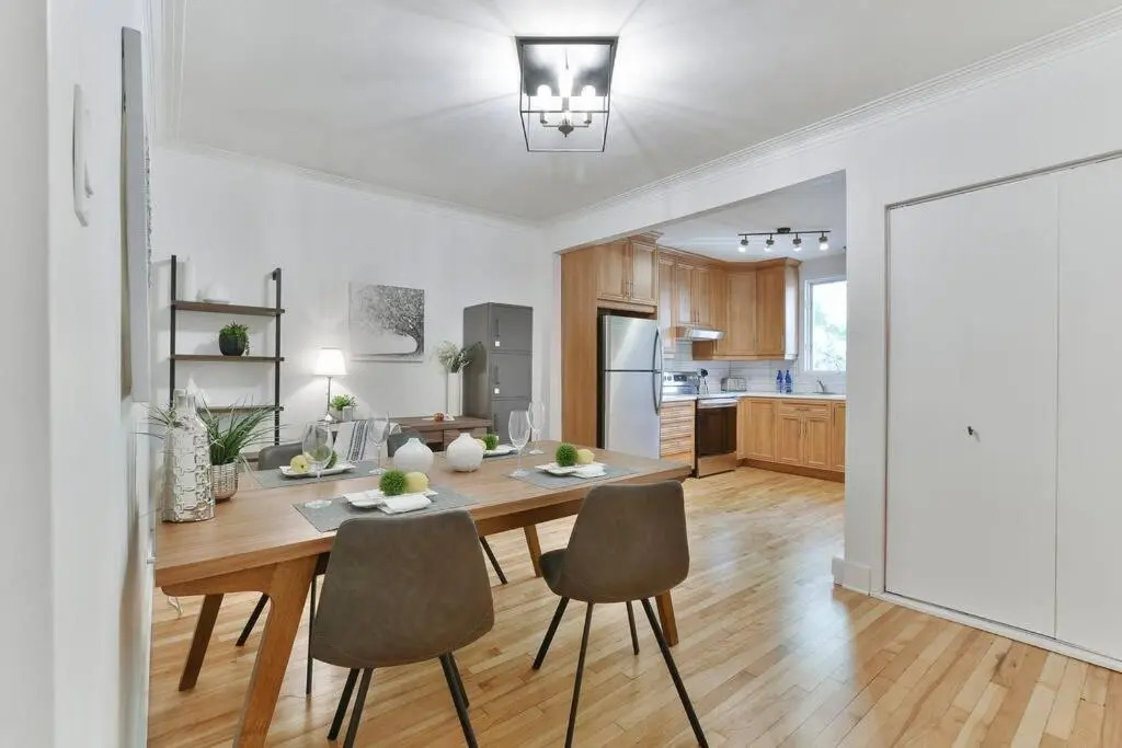 Lovely 1BR - 5mins from Laurier Metro