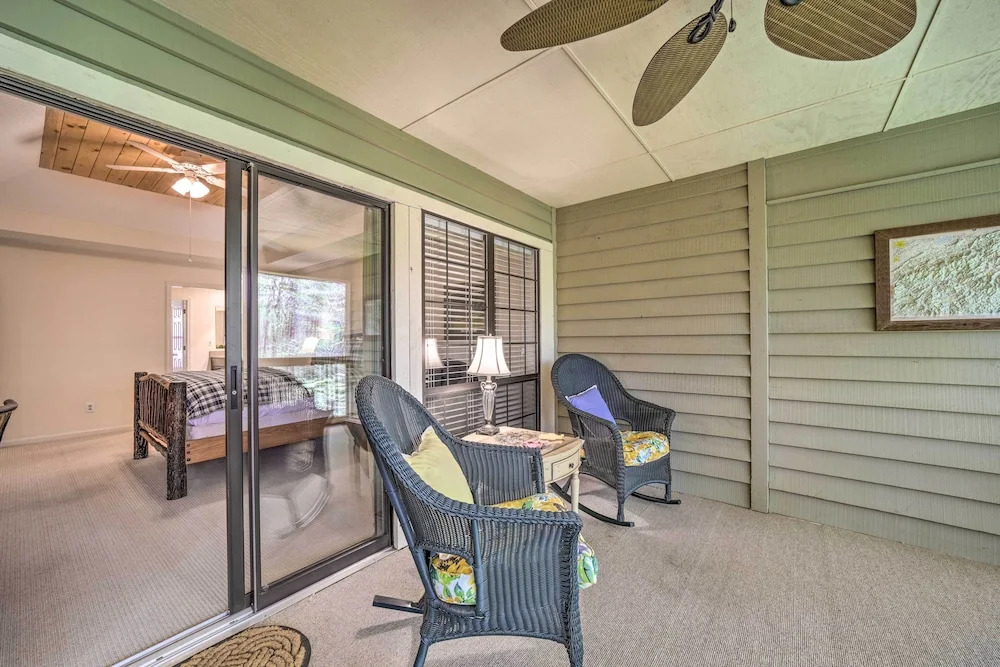 Scenic Sapphire Condo w/ Deck + Gas Grill!
