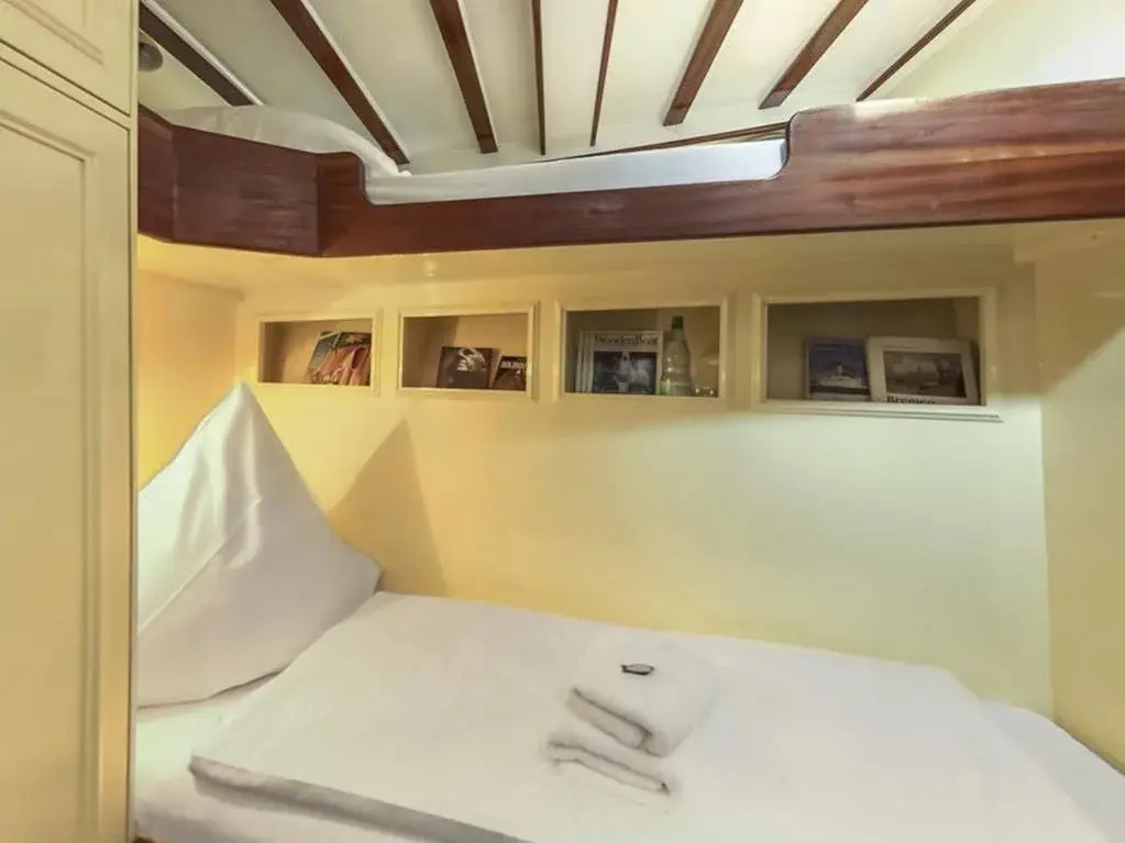 Hotelschiff Nedeva Bremen