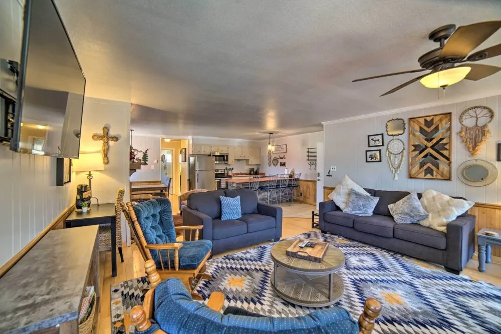 Walkable Location! Mtn-view Condo in Red River
