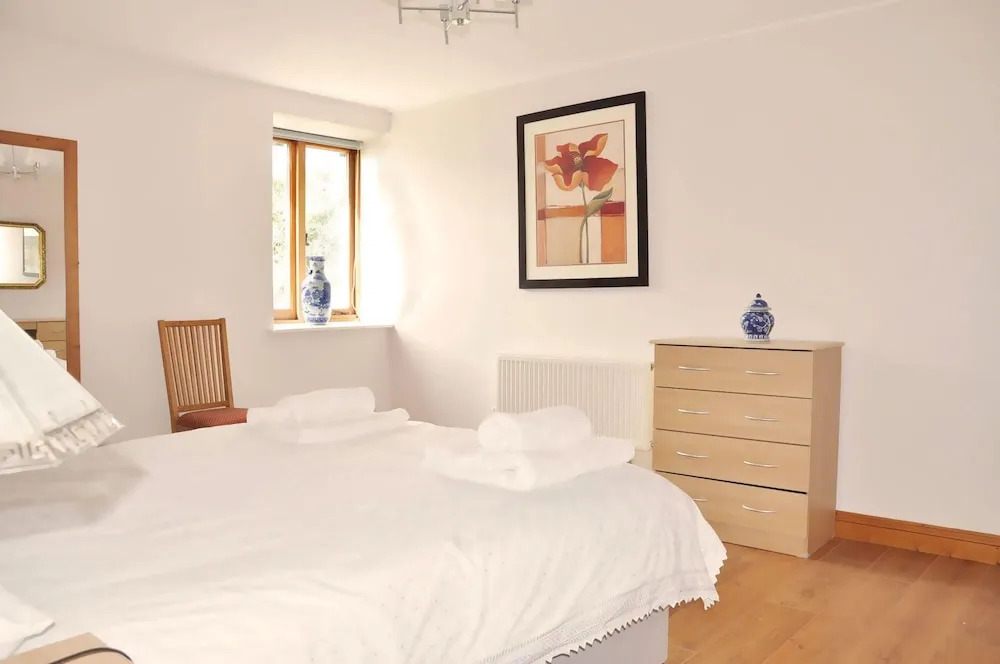 Charming barn conversion with wood burner near Looe