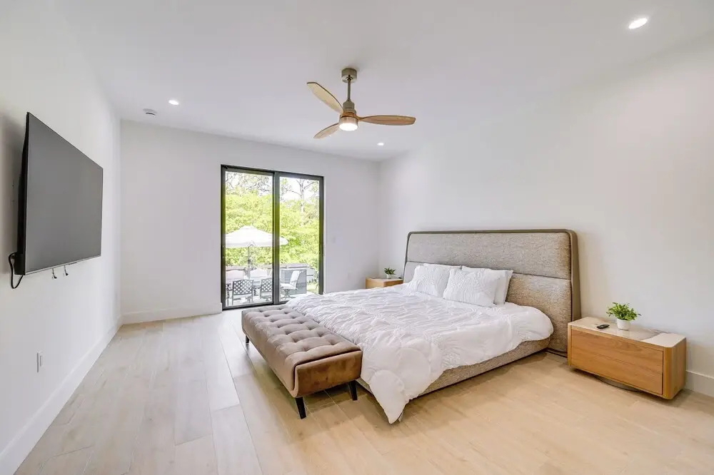 3 Mi to Naples Beach: Chic Group Getaway w/ Pools!