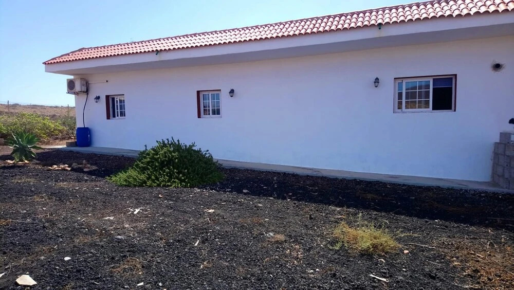 Studio in Tuineje, With Wonderful Mountain View, Enclosed Garden and Wifi
