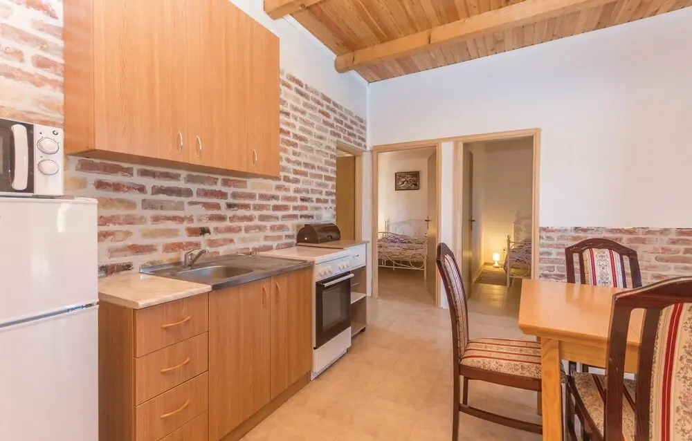 Amazing Home in Lisane Tinjske With 4 Bedrooms, Wifi and Outdoor Swimming Pool