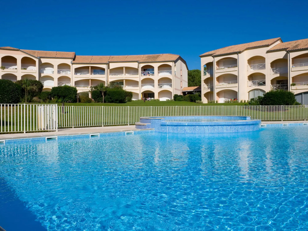 Nice apartment with a dishwasher, at 600 m. from the beach