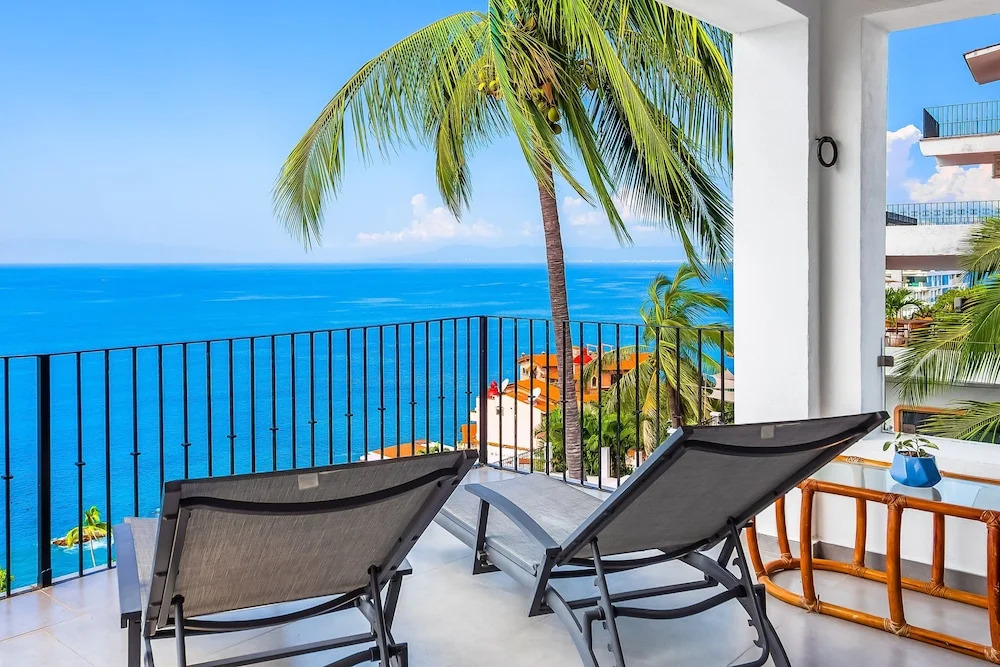 Bright Ocean-view 2-story Condo Near Beach With Pool, Balcony & Full Kitchen
