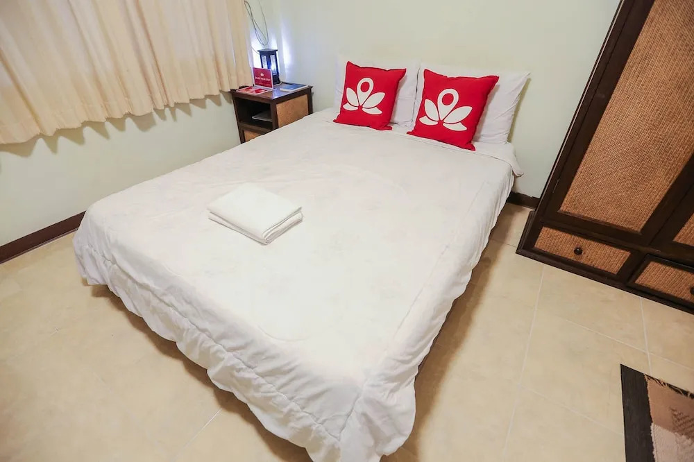 ZEN Rooms Sripoom Soi 1