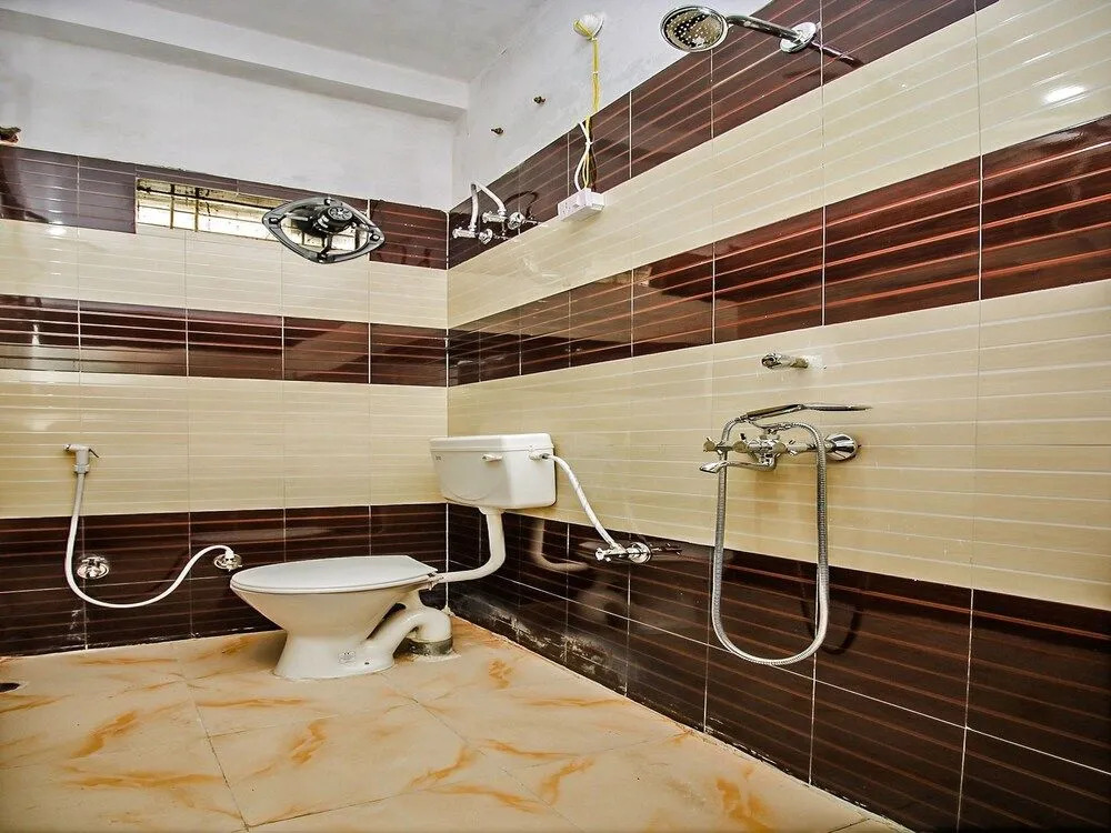 OYO 18272 Hotel Lambodar